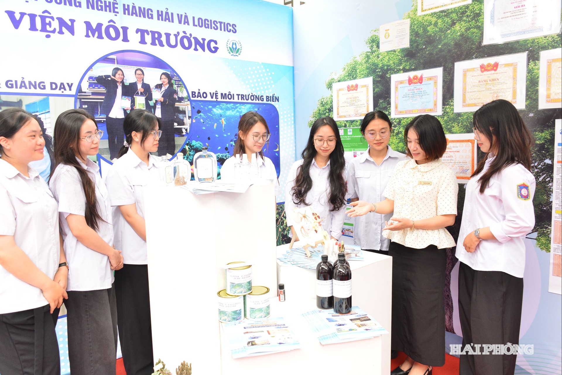 thể hiện năng lực nghiên cứu, sáng tạo và ứng dụng thực tiễn của đội ngũ giảng viên, sinh viên Nhà trường, đồng thời phản ánh xu hướng phát triển công nghệ trong ngành