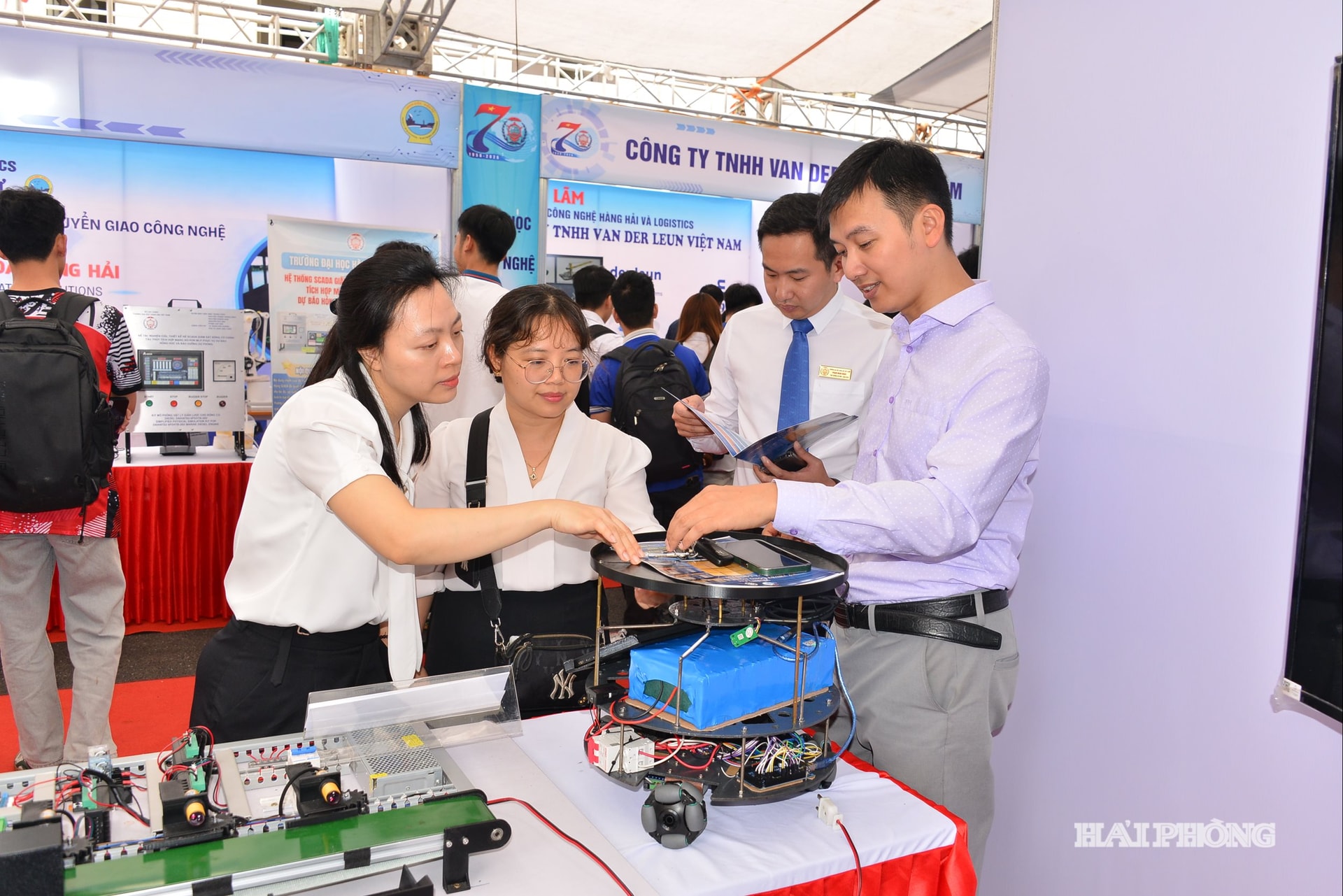 hoạt động khoa học - công nghệ trong những năm qua đã gặt hái được những 'con số biết nói' với 128 bài báo thuộc danh mục ISI/SCOPUS (đạt 182% so với kế hoạch) và thực hiện 23 đề tài cấp Bộ/Thành phố cùng 152 đề tài cấp cơ sở
