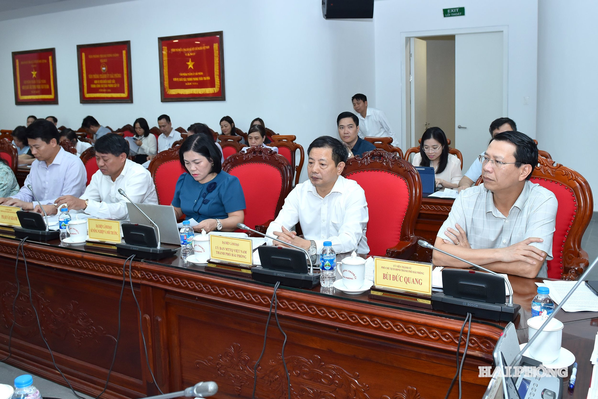 Các đại biểu dự hội nghị.