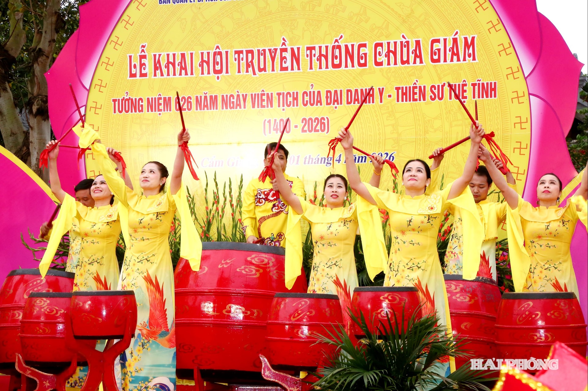 Màn trống hội khai mạc Lễ hội Chùa Giám