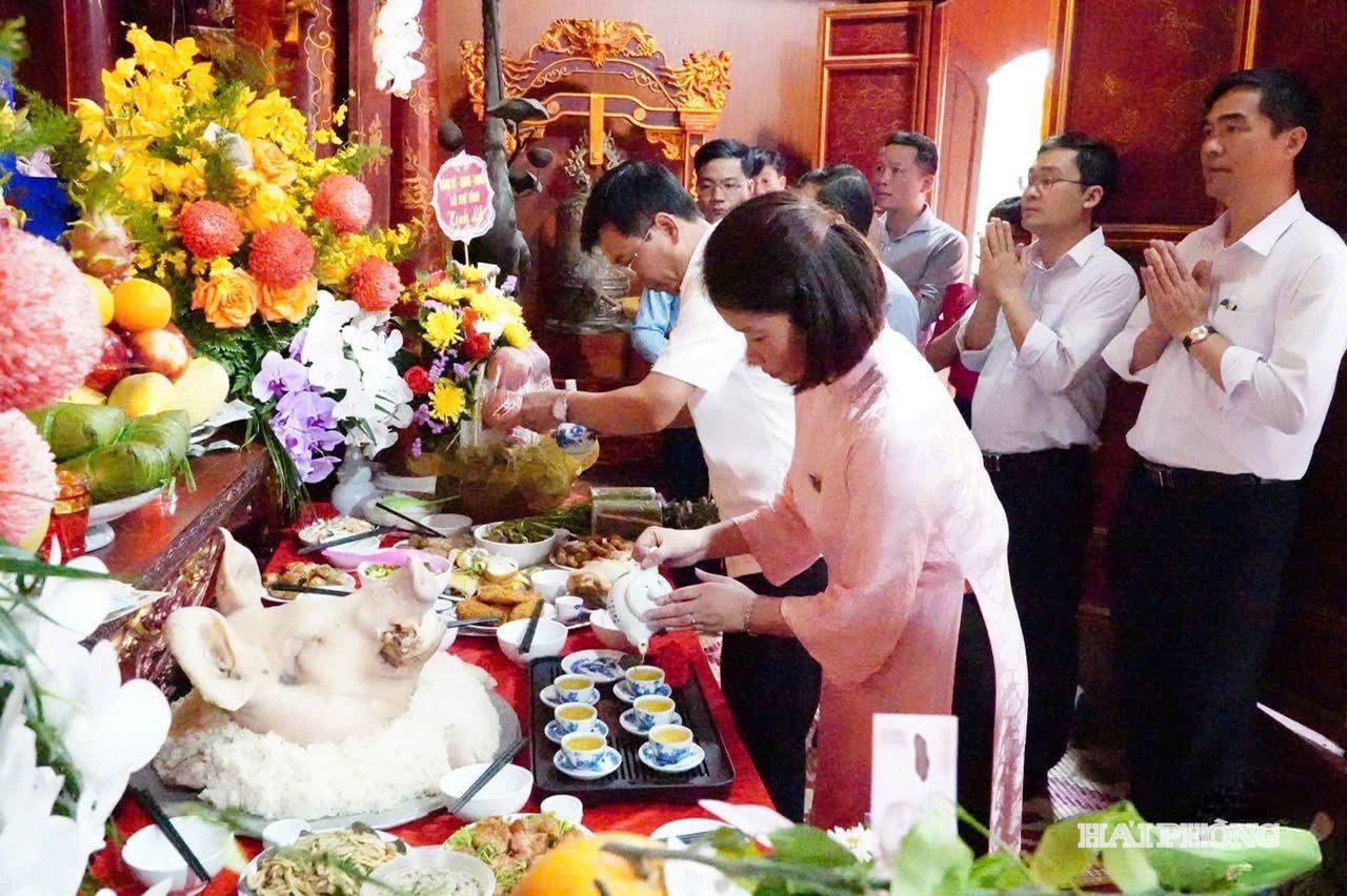 Ban Tổ chức sắp lễ