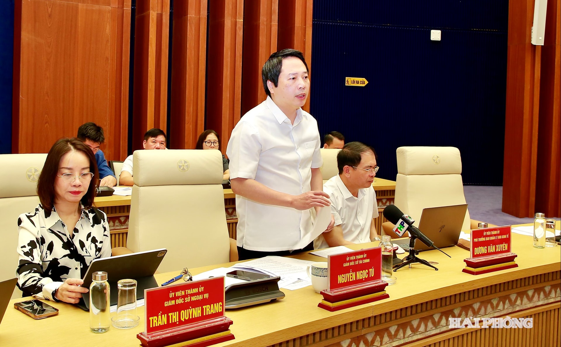 Đồng chí Nguyễn Ngọc Tú, Uỷ viên Thành uỷ, Giám đốc Sở Tài chính phát biểu thảo luận.