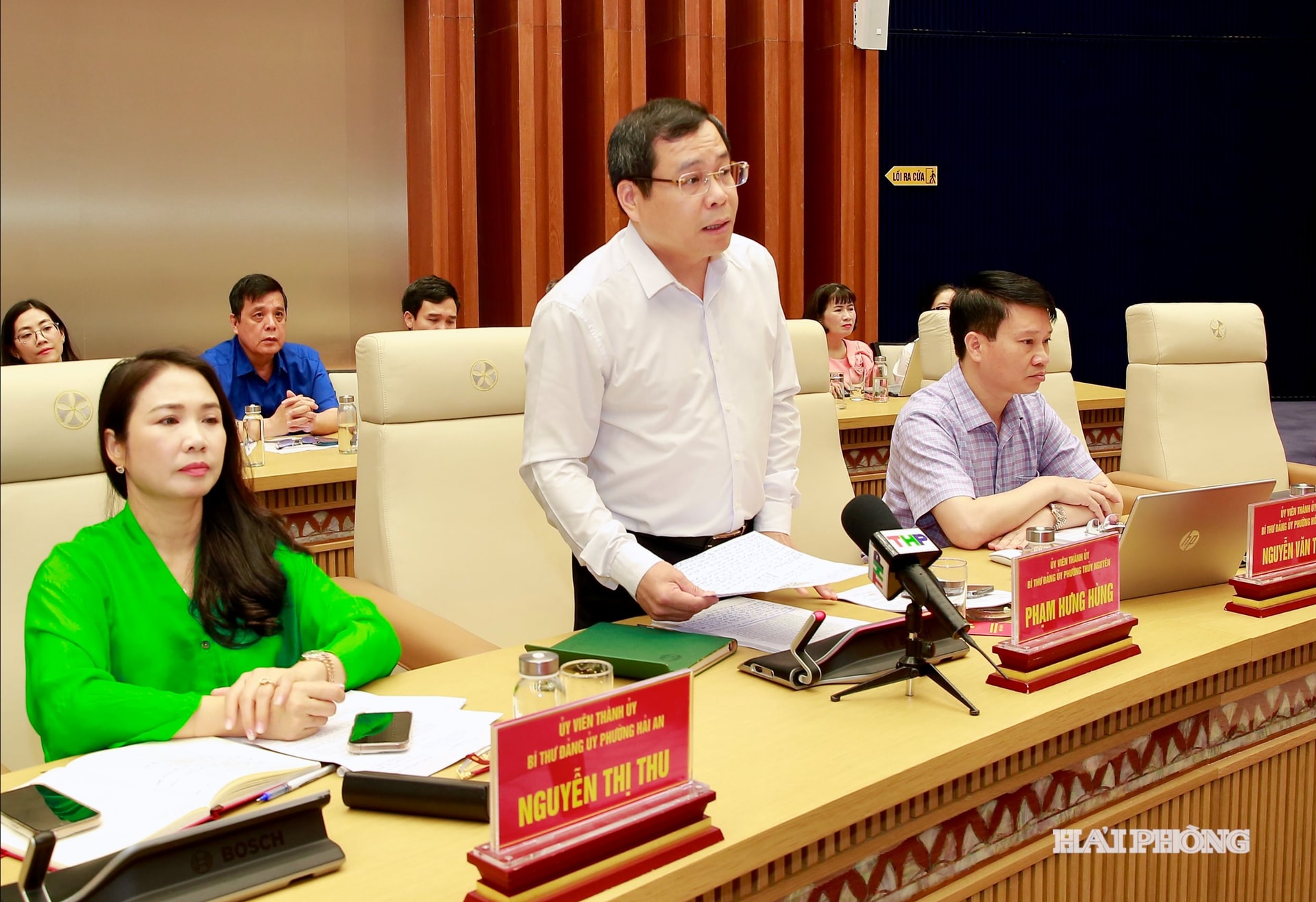 Đồng chí Phạm Hưng Hùng, Thành uỷ viên, Bí thư Đảng uỷ phường Thuỷ Nguyên phát biểu thảo luận.