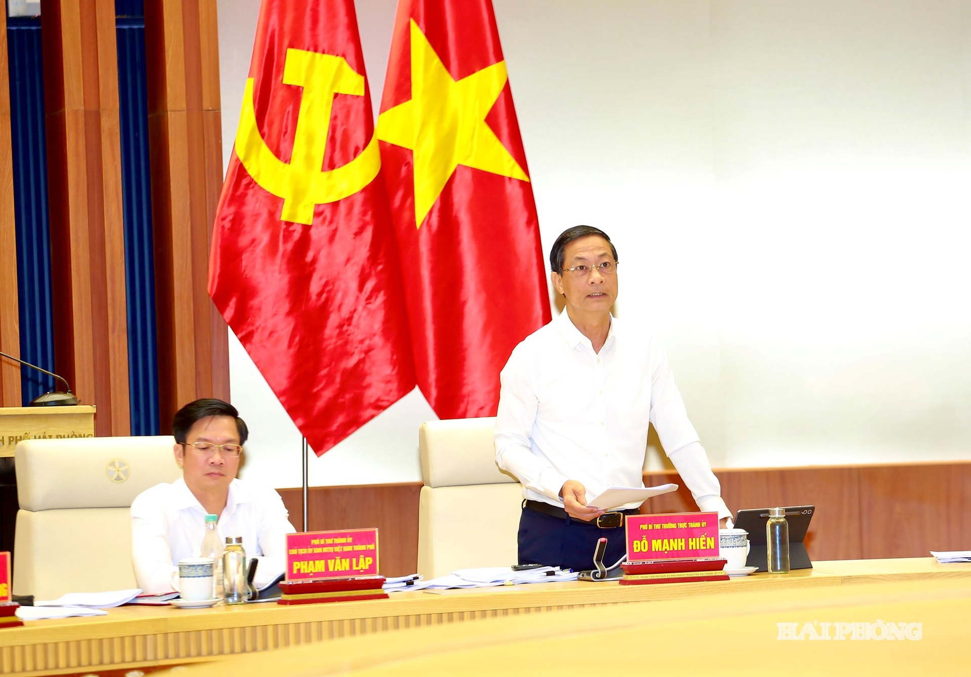 Đồng chí Đỗ Mạnh Hiến, Phó bí thư Thường trực Thành uỷ điều hành phần thảo luận.