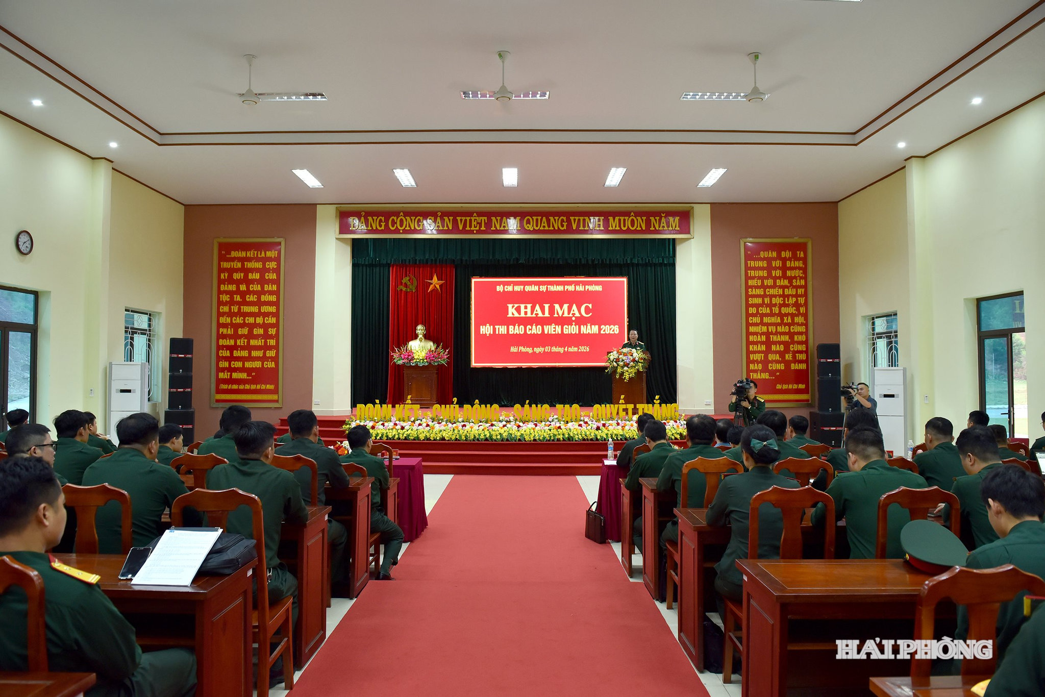 Quang cảnh lễ khai mạc hội thi.