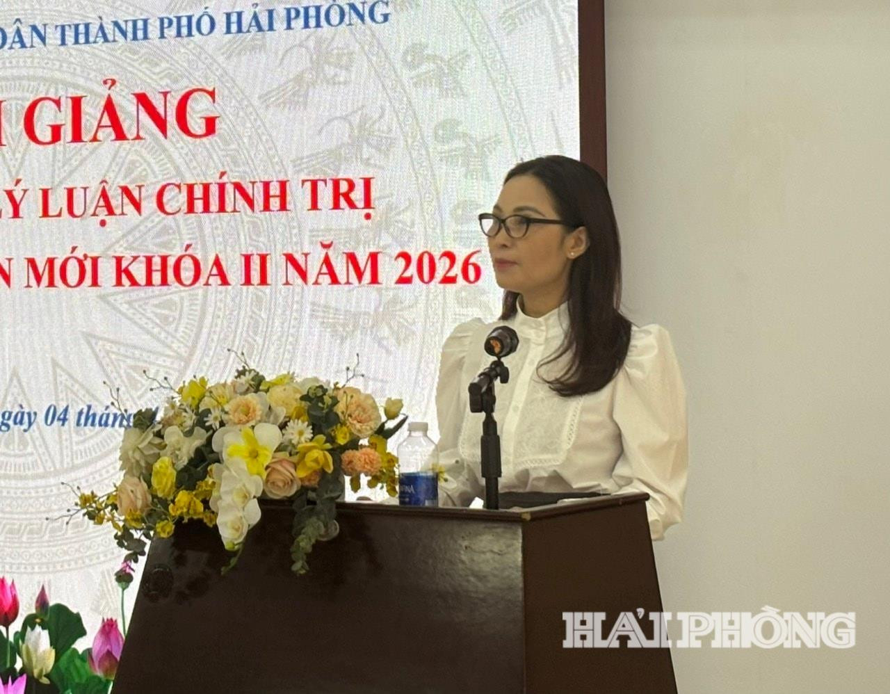 lanh-dao-phat-bieu(1).jpg