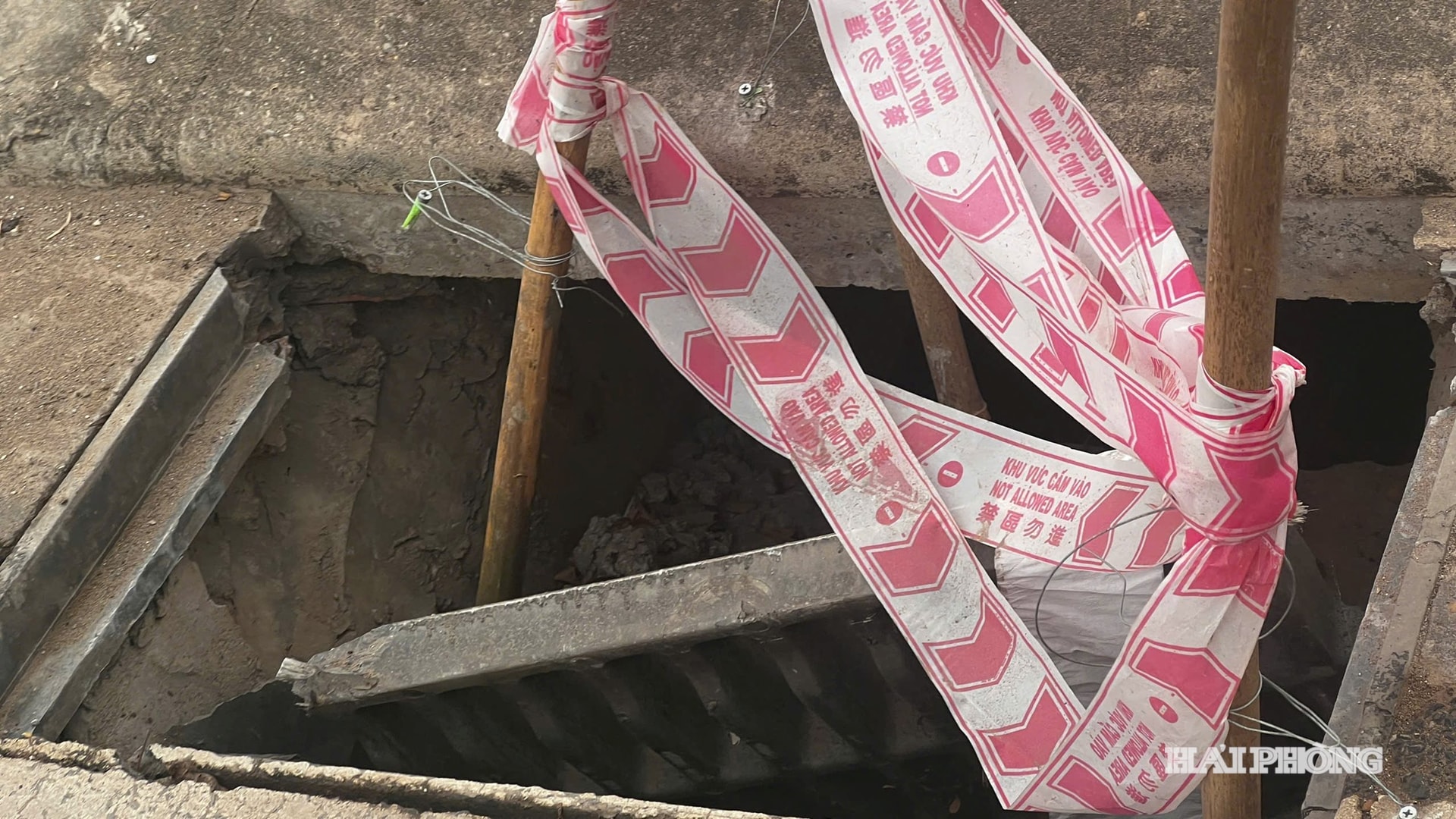 Mất nắp hố ga - 7