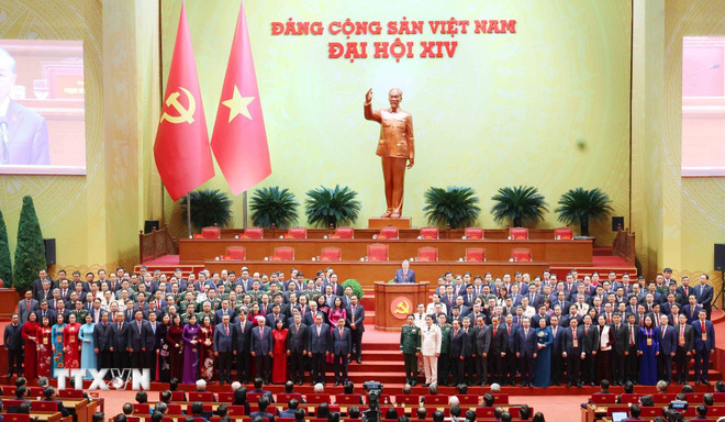 Ban Chấp hành Trung ương Đảng khóa XIV ra mắt Đại hội. (Ảnh: TTXVN) ttxvn-be-mac-dai-hoi-xiv-cua-dang-23-6.jpg