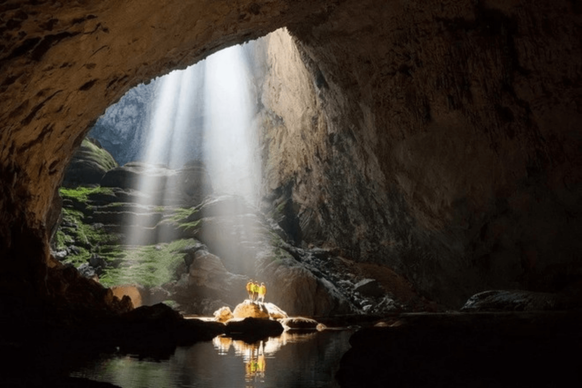 Hang Sơn Đoòng (hang động lớn nhất thế giới) vừa được giới thiệu trên chương trình “60 Minutes” nổi tiếng của CBS-Mỹ.