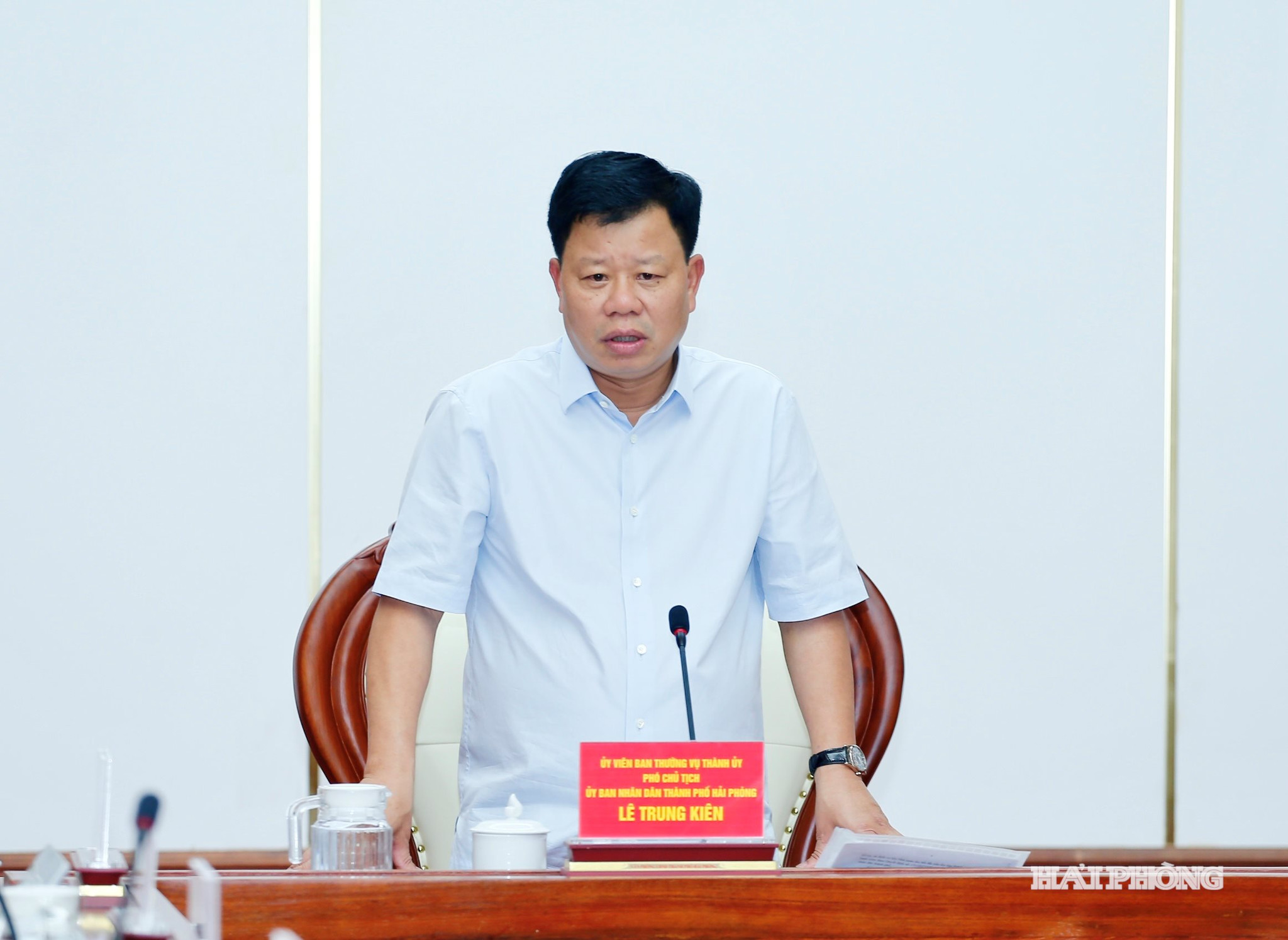 Đồng chí Lê Trung Kiên, Phó chủ tịch UBND thành phố phát biểu chỉ đạo tại cuộc làm việc