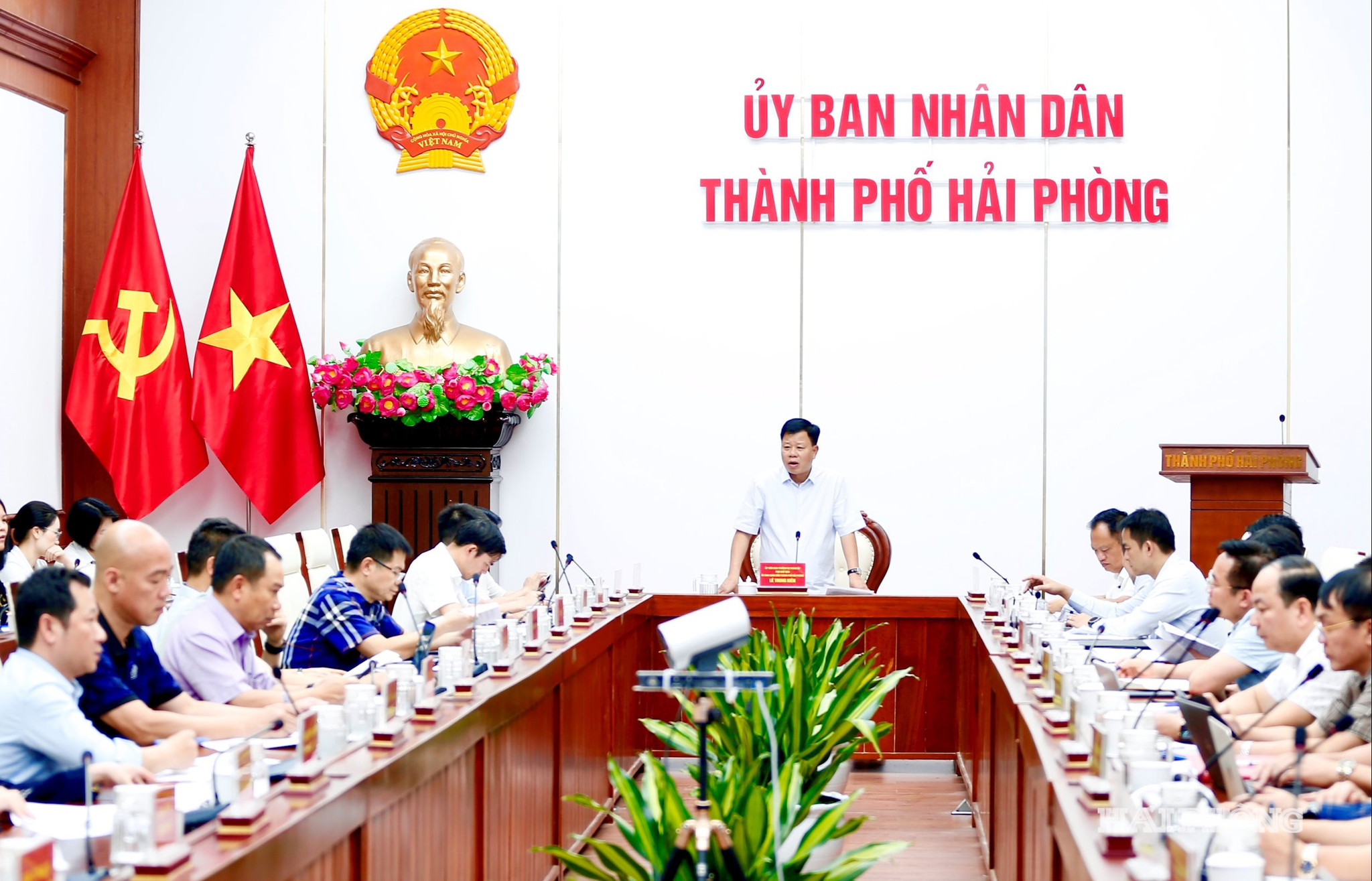 Đồng chí Lê Trung Kiên, Phó chủ tịch UBND thành phố chủ trì cuộc làm việc.