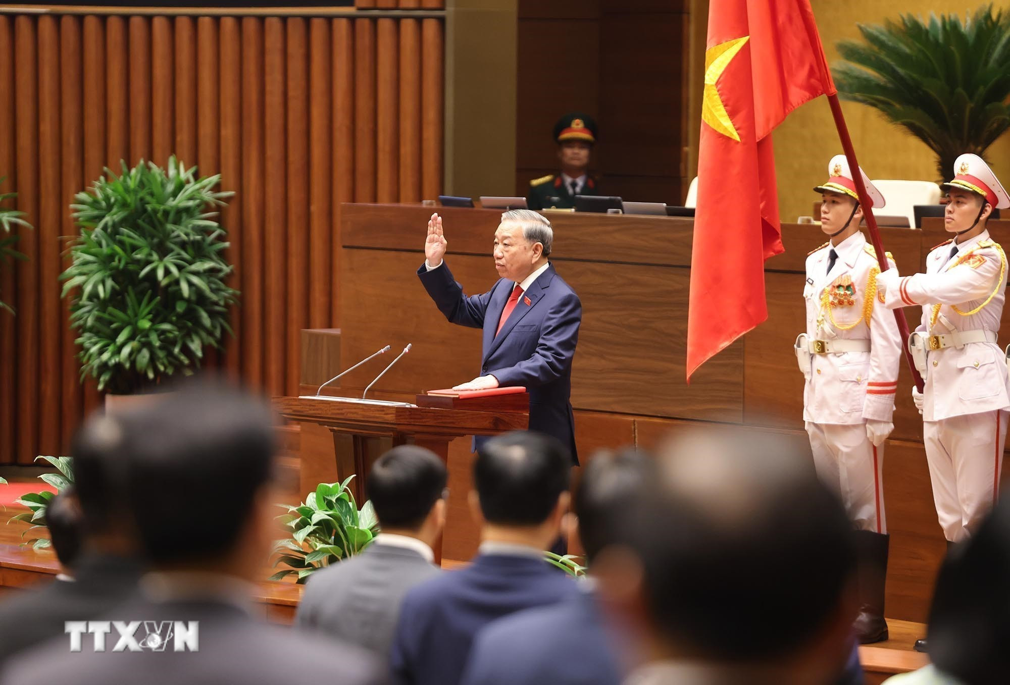 Chủ tịch nước Cộng hòa xã hội chủ nghĩa Việt Nam Tô Lâm tuyên thệ nhậm chức. (Ảnh: Lâm Khánh/TTXVN) ttxvn-0704-tong-bi-thu-chu-tich-nuoc-to-lam-8.jpg
