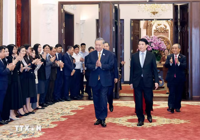 Tổng Bí thư, Chủ tịch nước Tô Lâm gặp mặt cán bộ, công chức, viên chức, người lao động Văn phòng Chủ tịch nước. (Ảnh: Thống Nhất/TTXVN) ttxvn-tong-bi-thu-chu-tich-nuoc-to-lam-gap-mat-can-bo-van-phong-chu-tich-nuoc-1.jpg