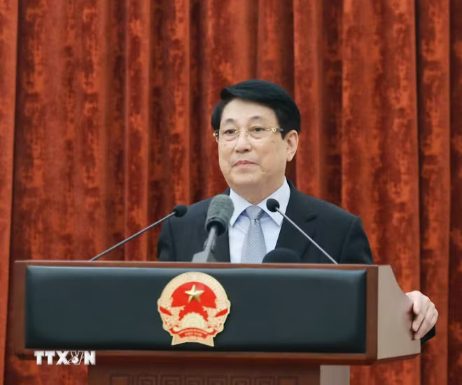 Đồng chí Lương Cường, nguyên Ủy viên Bộ Chính trị, nguyên Chủ tịch nước phát biểu. (Ảnh: Thống Nhất/TTXVN) ttxvn-tong-bi-thu-chu-tich-nuoc-to-lam-gap-mat-can-bo-van-phong-chu-tich-nuoc-4.jpg