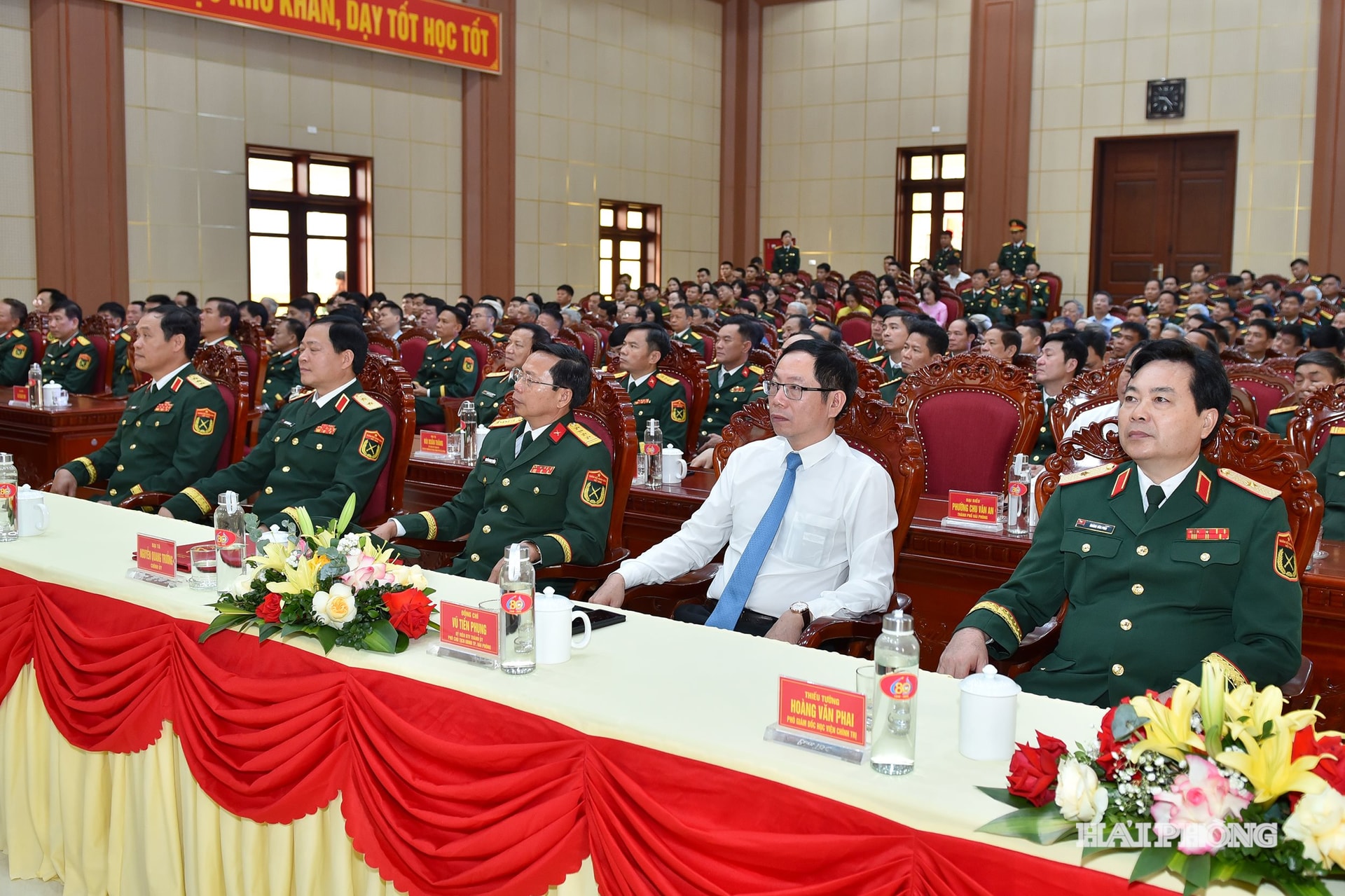 Các đại biểu dự lễ kỷ niệm.