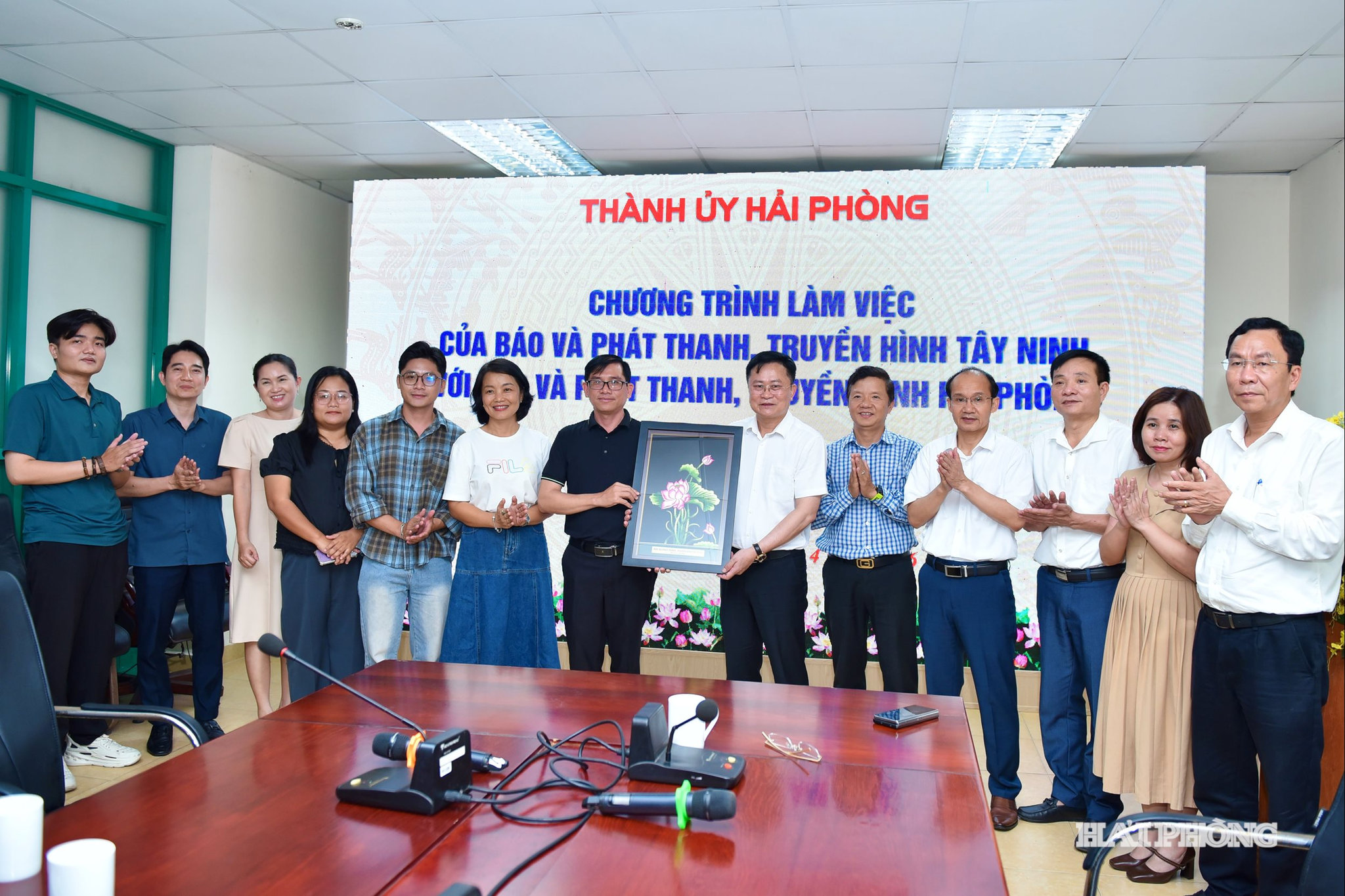 Đoàn công tác Báo và Phát thanh, truyền hình Tây Ninh thăm và làm việc tại Báo và Phát thanh truyền hình Hải Phòng.