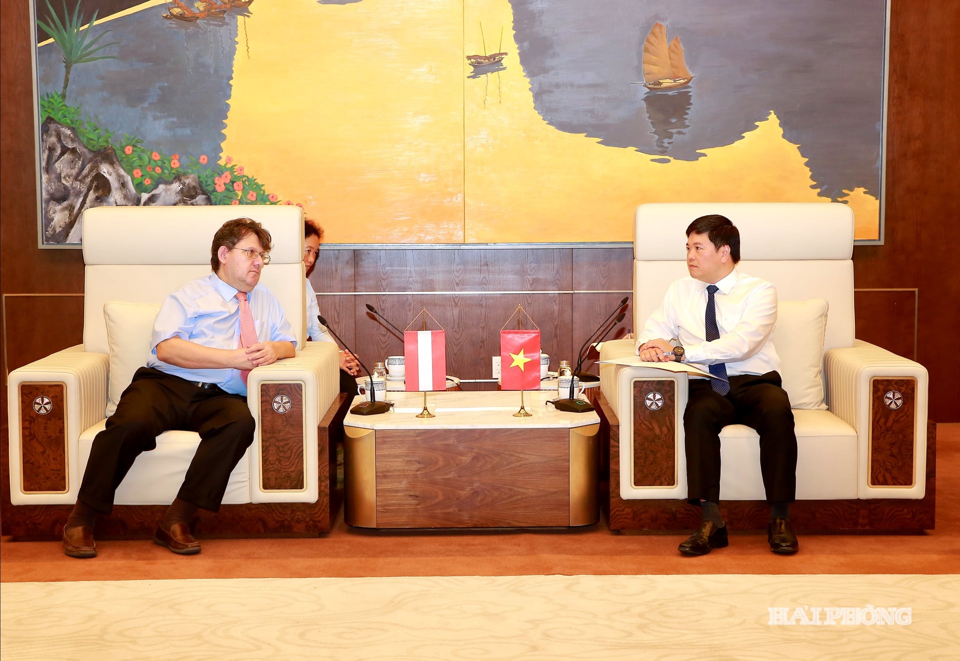 Đồng chí Hoàng Minh Cường, Phó chủ tịch UBND thành phố tiếp và làm việc với Ngài Philipp Agathonos, Đại sứ Đặc mệnh toàn quyền Cộng hoà Áo tại Việt Nam đến thăm và làm việc tại Hải Phòng