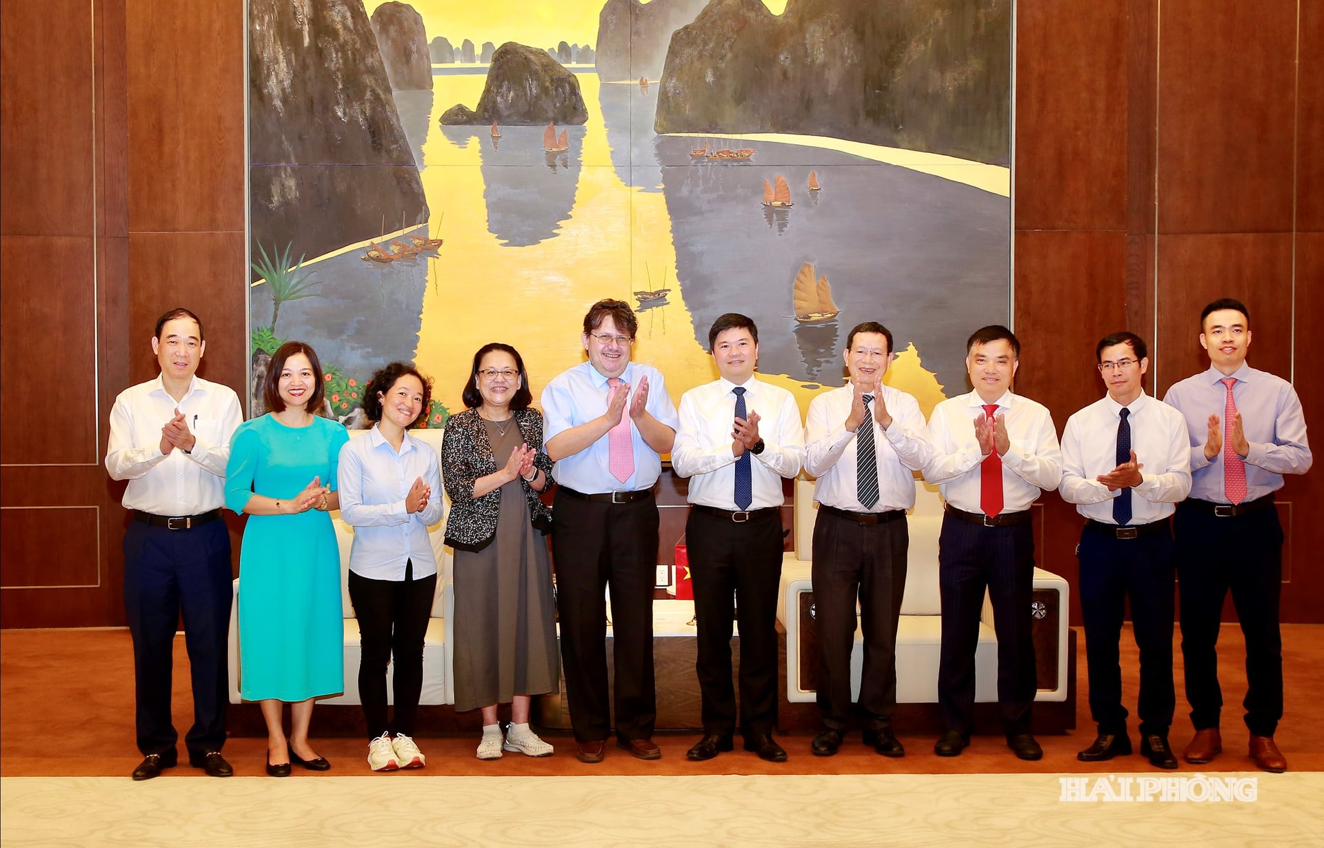 Đồng chí Hoàng Minh Cường, Phó chủ tịch UBND thành phố tiếp và làm việc với Ngài Philipp Agathonos, Đại sứ Đặc mệnh toàn quyền Cộng hoà Áo tại Việt Nam đến thăm và làm việc tại Hải Phòng