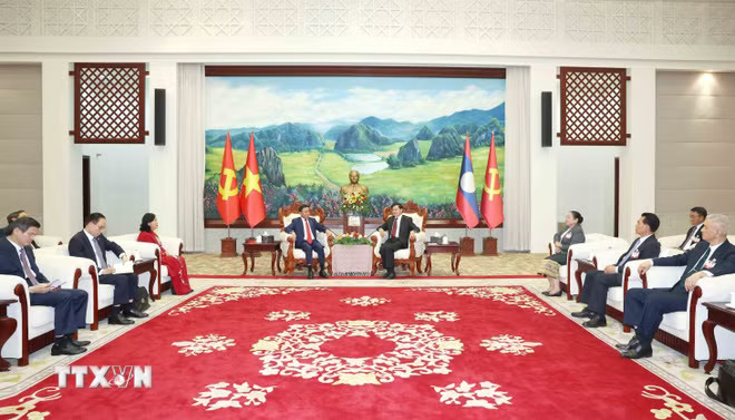 Thường trực Ban Bí thư Trần Cẩm Tú hội kiến Tổng Bí thư, Chủ tịch nước Lào Thongloun Sisoulith. (Ảnh: Phương Hoa/TTXVN) ttxvn-huong-truc-ban-bi-thu-tran-cam-tu-hoi-kien-tong-bi-thu-chu-tich-nuoc-lao-09-4.jpg