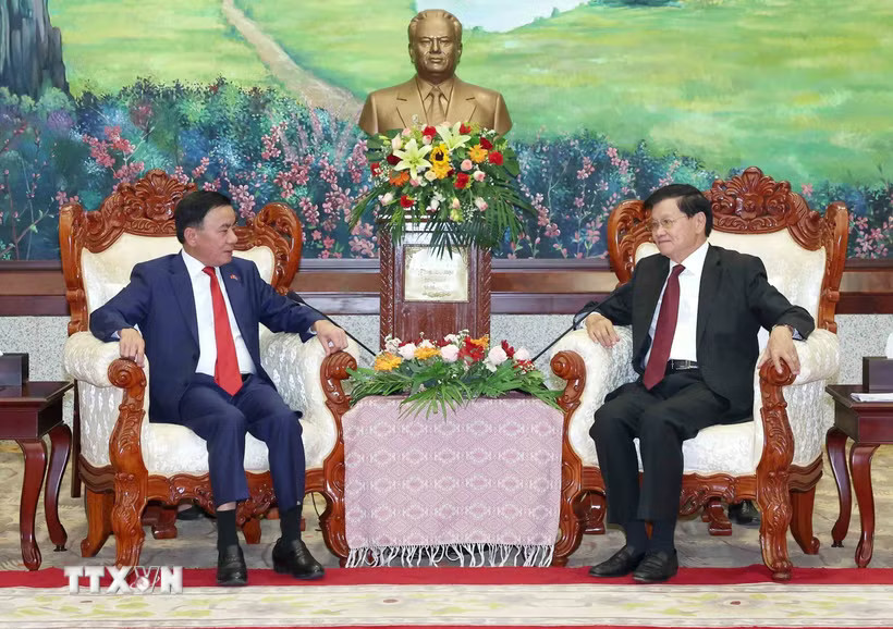 Thường trực Ban Bí thư Trần Cẩm Tú hội kiến Tổng Bí thư, Chủ tịch nước Lào Thongloun Sisoulith. (Ảnh: Phương Hoa/TTXVN)