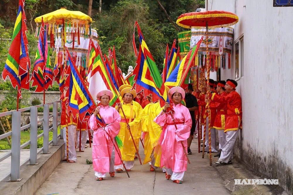 le-hoi-den-mau-vung-2.jpg