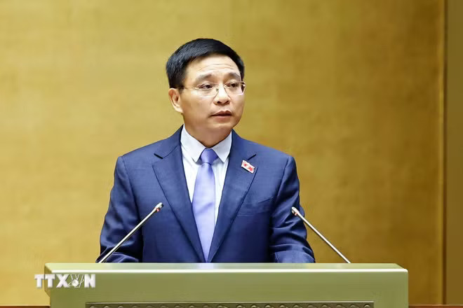 Phó Thủ tướng Chính phủ Nguyễn Văn Thắng trình bày Tờ trình về kế hoạch phát triển kinh tế-xã hội 5 năm 2026-2030. (Ảnh: Doãn Tấn/TTXVN) ttxvn-nguyen-van-thang.jpg
