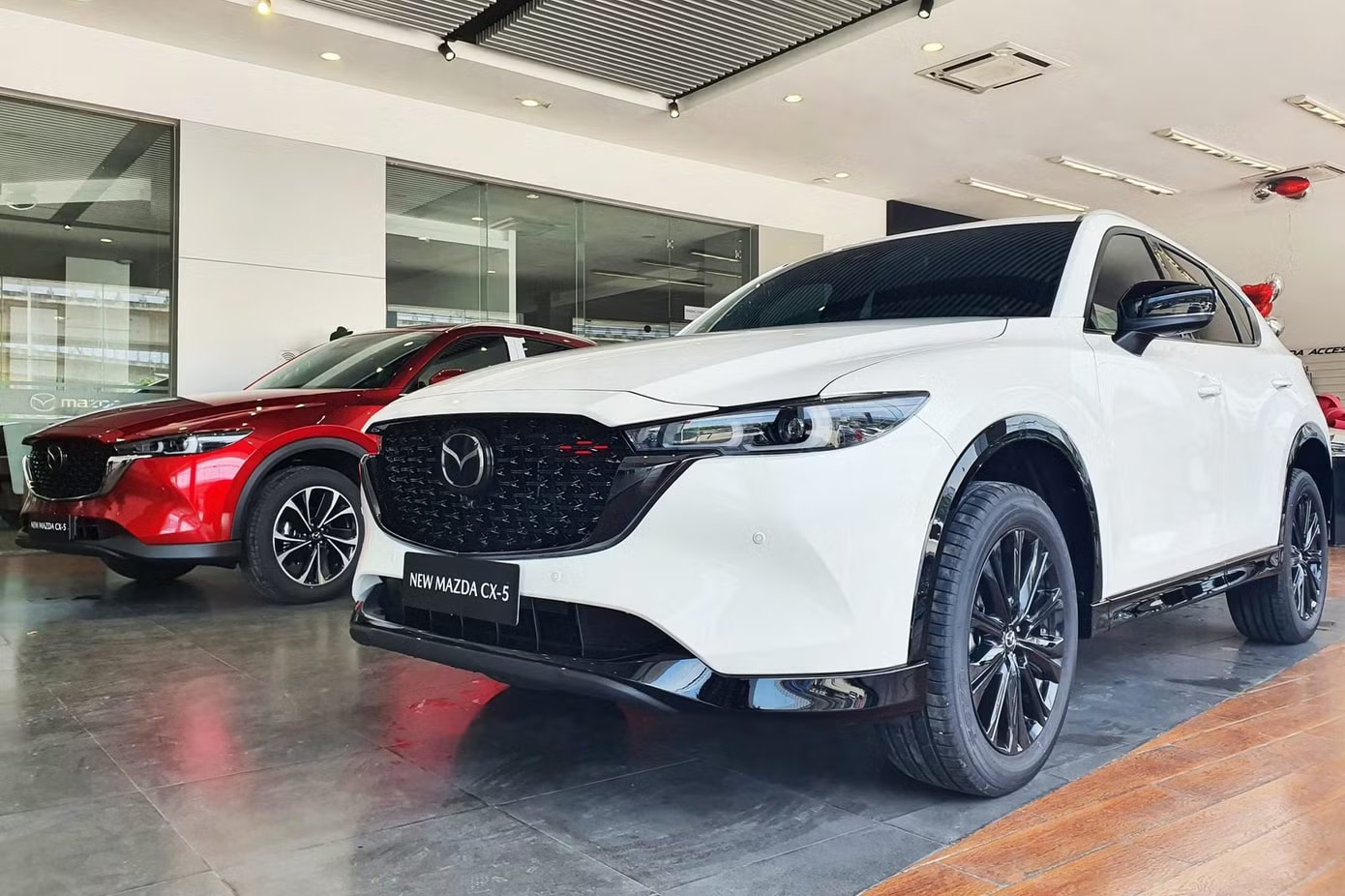 Mazda CX-5 giảm giá sâu xuống ngang xe hạng dưới - Ảnh 1.