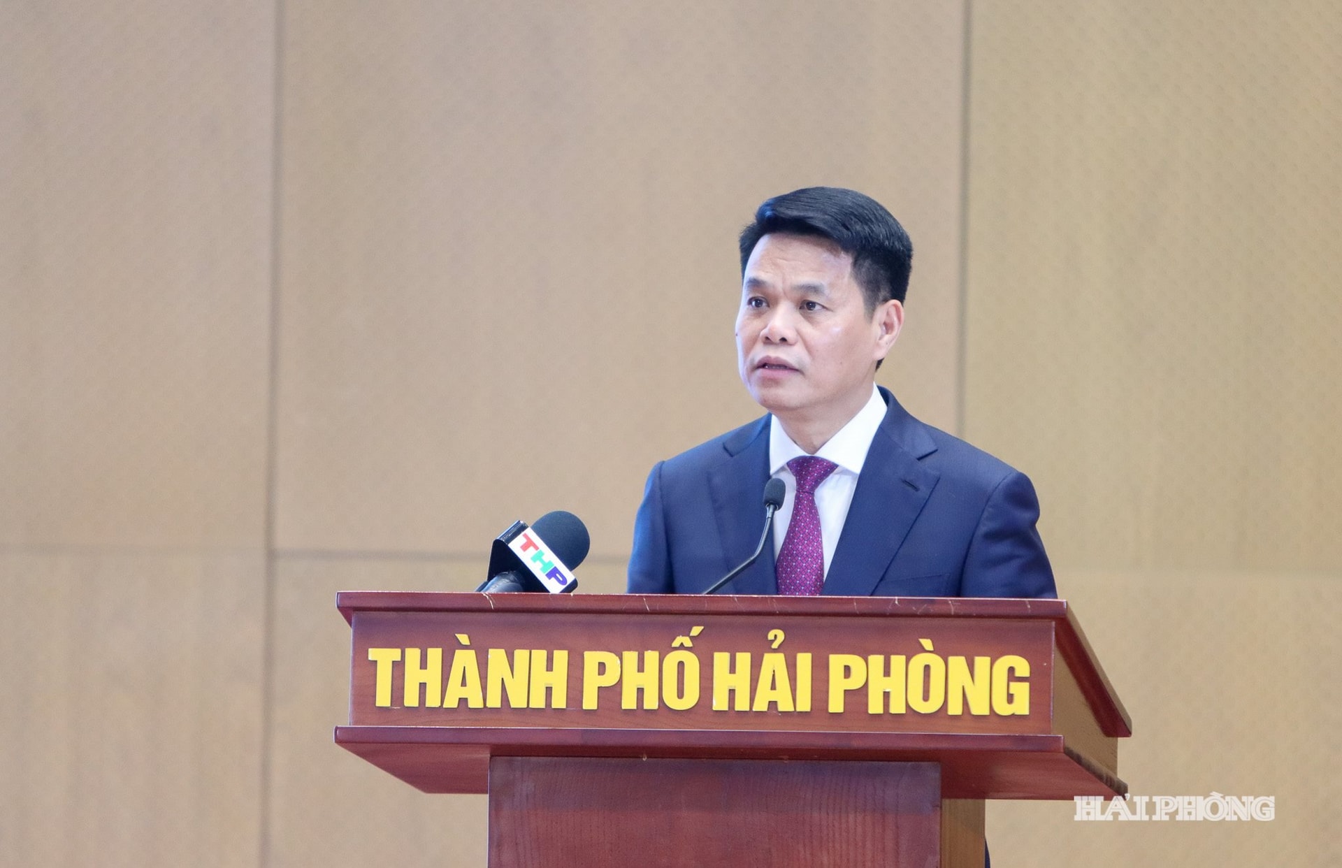 Đồng chí Lê Ngọc Châu, Uỷ viên Trung ương Đảng, Bí thư Thành uỷ, Trưởng đoàn Đại biểu Quốc hội Hải Phòng phát biểu nhận nhiệm vụ