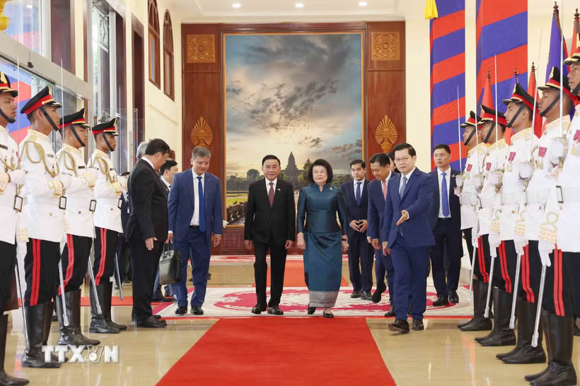 Thường trực Ban Bí thư Trần Cẩm Tú hội kiến Chủ tịch Quốc hội Campuchia Khuon Sudary. (Ảnh: Phương Hoa/TTXVN)