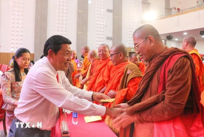 ttxvn-an-giang-hop-mat-mung-tet-co-truyen-chol-chnam-thmay-nam2.jpg