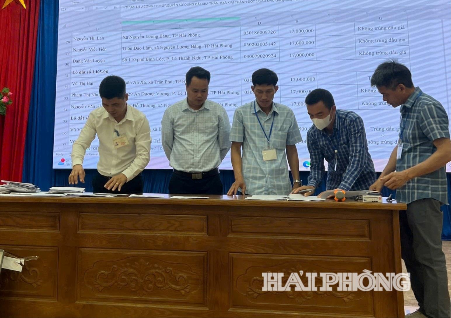 kim-thanh-dau-gia-1-.jpg