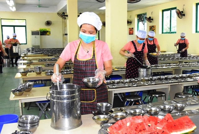 bep-an-tap-the-truong-hoc.jpg