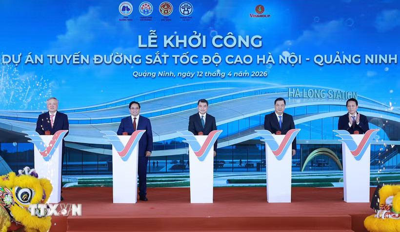 Thủ tướng Chính phủ Lê Minh Hưng và các đại biểu khởi công Dự án tuyến đường sắt tốc độ cao Hà Nội-Quảng Ninh. (Ảnh: Dương Giang/TTXVN)