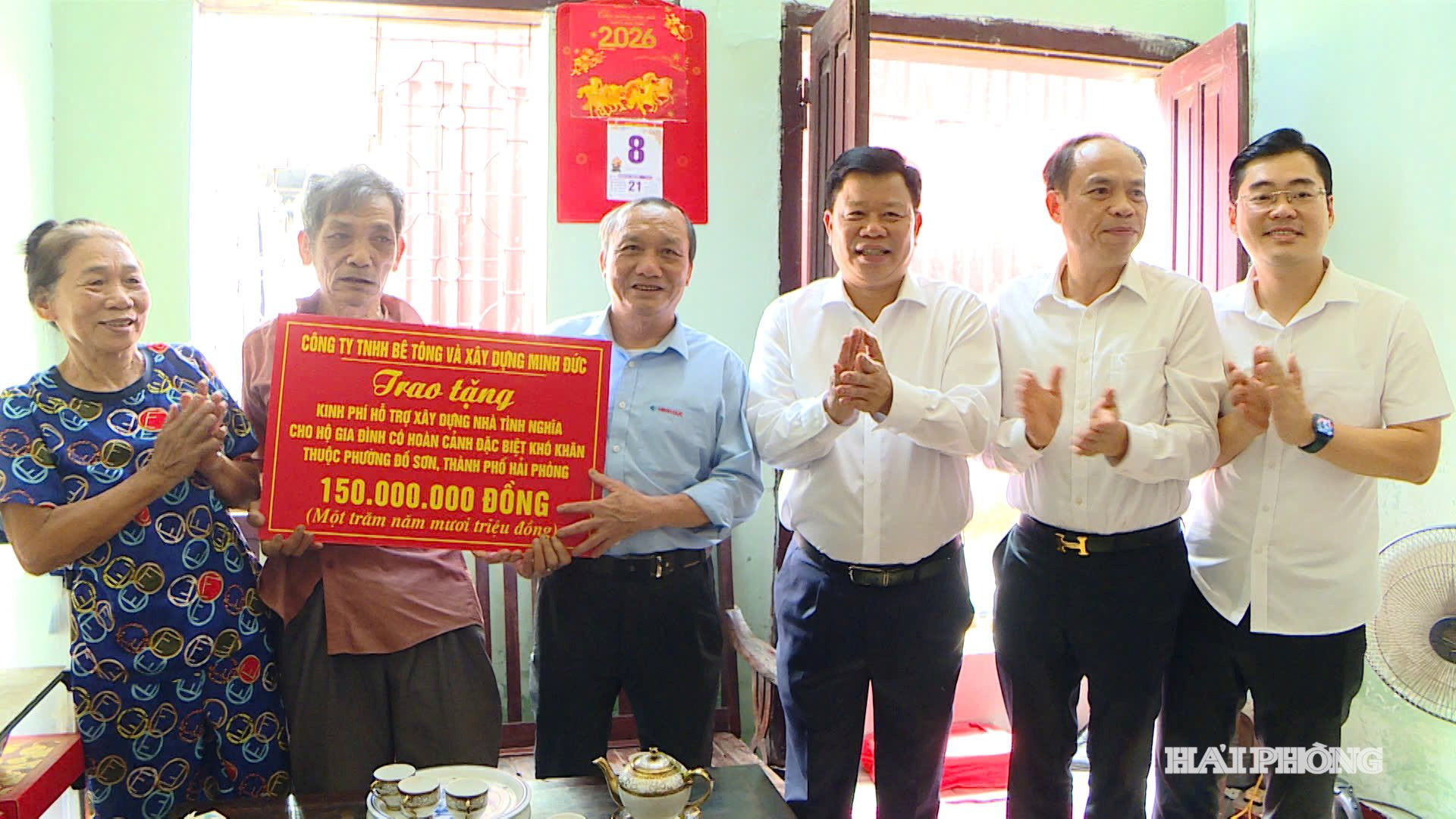 Trao tặng quà - 3