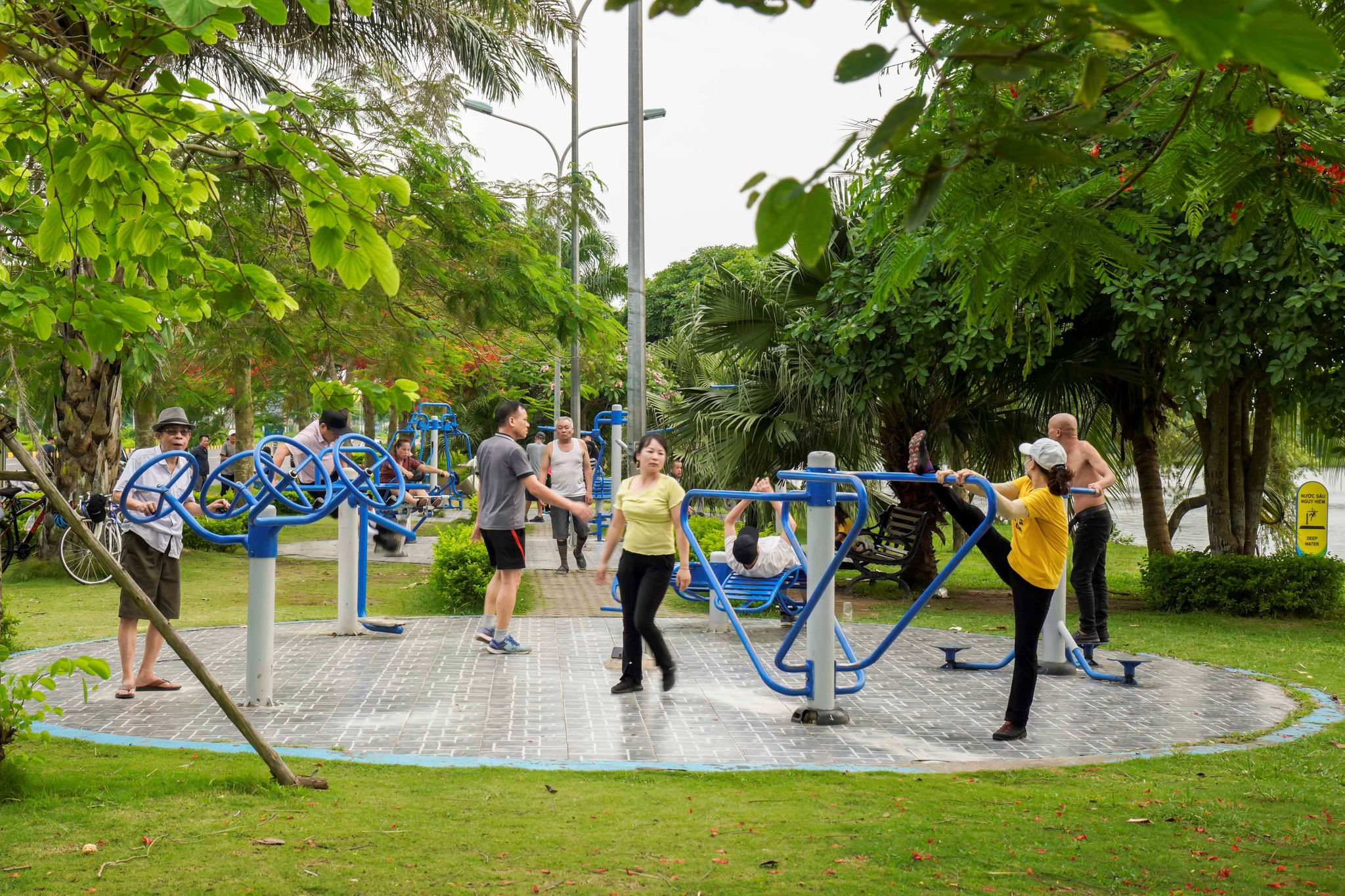 Điểm tập luyện tại công viên hu công nghiệp VSIP (phường Thủy Nguyên) luôn thu hút đông đảo người lao động và nhân dân địa phương đến tập luyện.