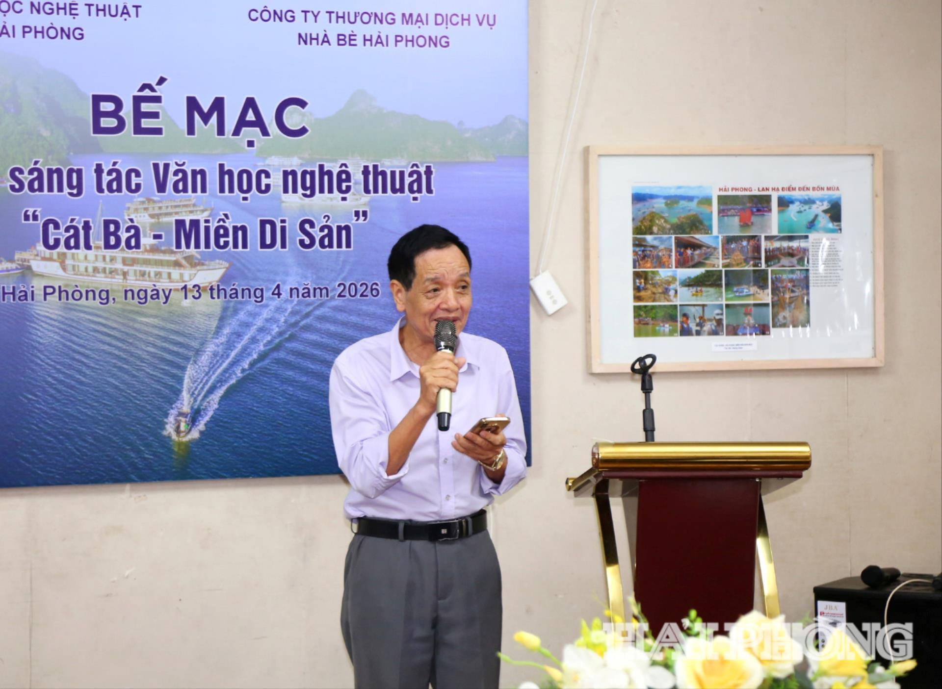 Các hội viên báo cáo tác phẩm