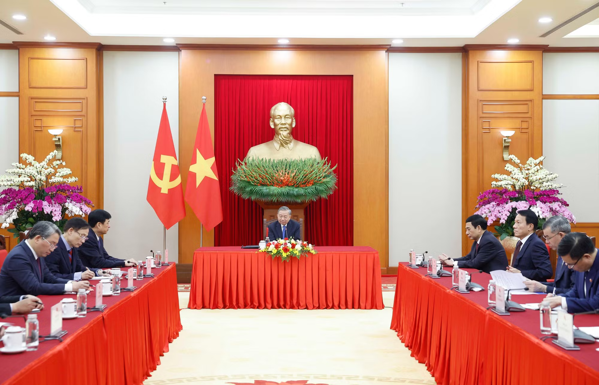 tong-bi-thu-dien-dam-nhat-ban.png