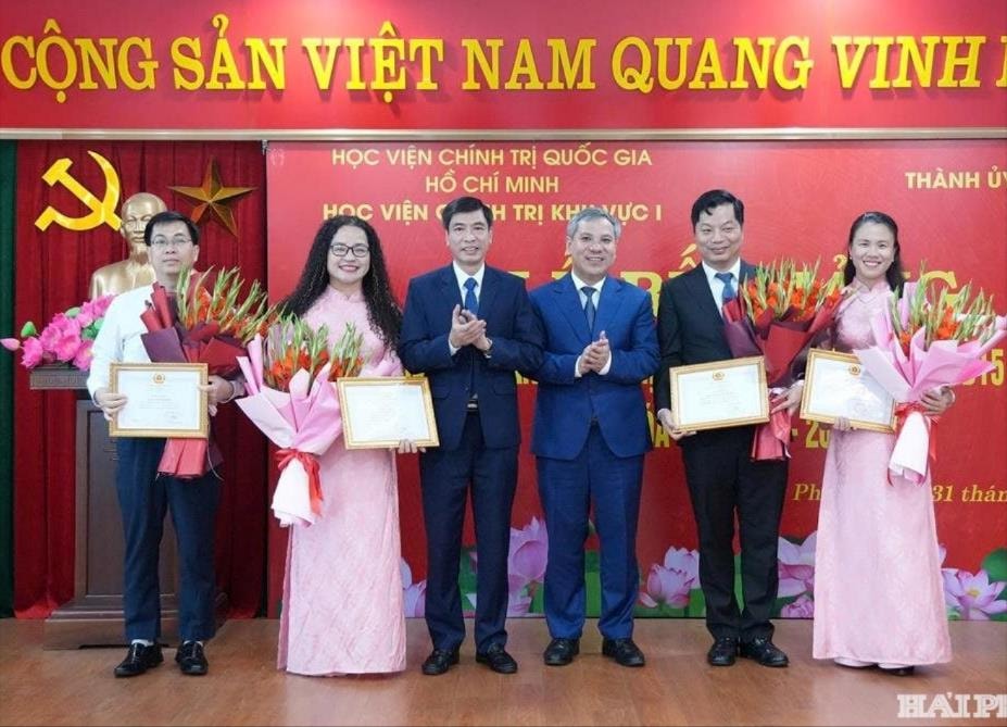 trao-bangg(1).jpg
