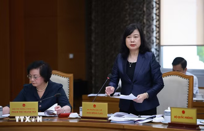 Bộ trưởng Bộ Y tế Đào Hồng Lan báo cáo kết quả thực hiện nhiệm vụ được giao của ngành y tế. (Ảnh: Dương Giang/TTXVN) ttxvn-thuong-truc-chinh-phu-benh-vien-huu-nghi-viet-duc-va-benh-vien-bach-mai-co-so-2-1.jpg