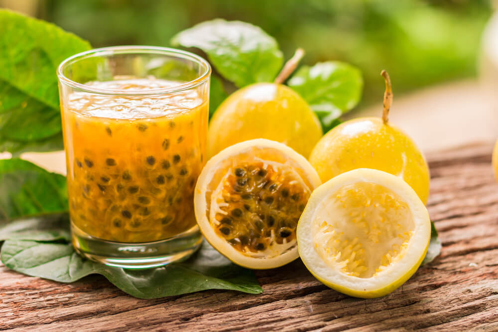 Với vị chua nhẹ, chanh leo không thể thiếu trong thực đơn giải khát mùa hè. (Ảnh: Atour)