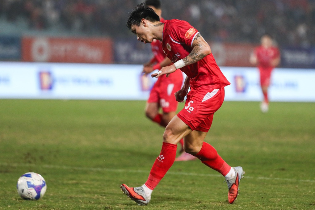 Đoàn Văn Hậu nhận án treo giò ở V-League - 1 Đoàn Văn Hậu nhận án treo giò ở V-League - 1