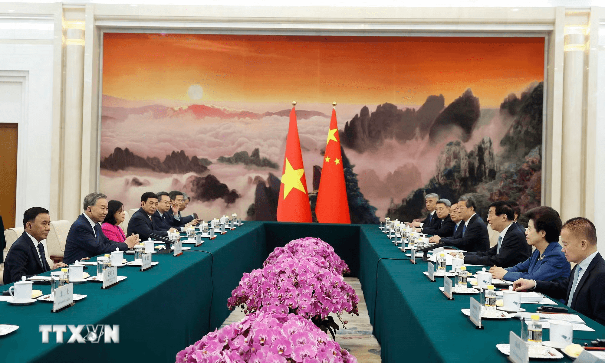 tong-bi-thu-gap-vuong-ho-ninh-01.png