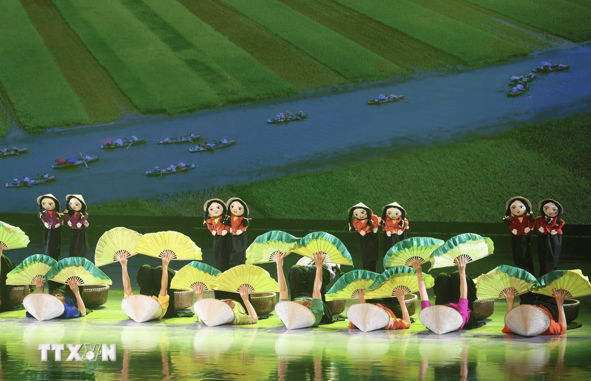 chuong-trinh-nghe-thuat.png