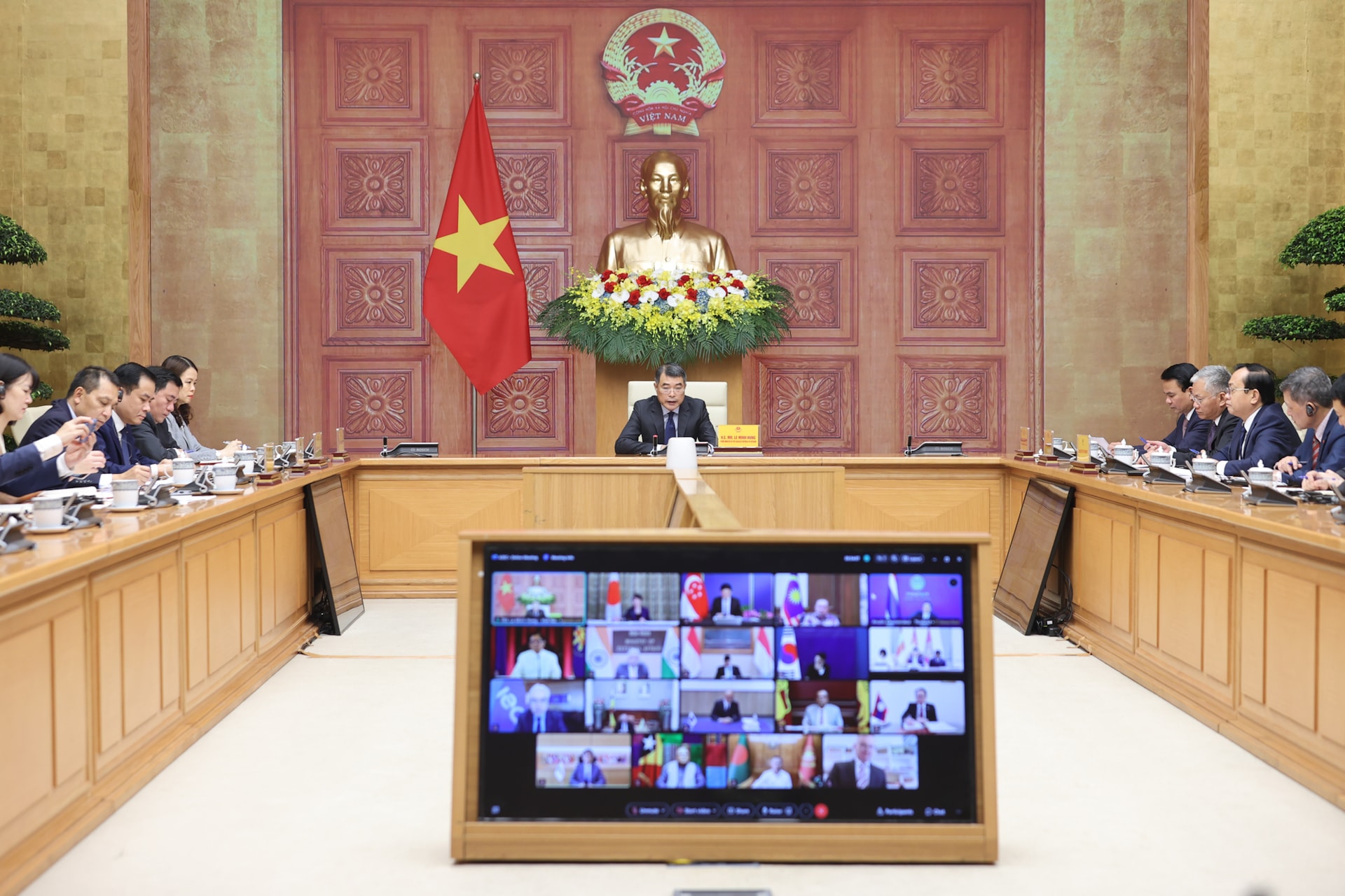 thu-tuong-hop-azec.jpg