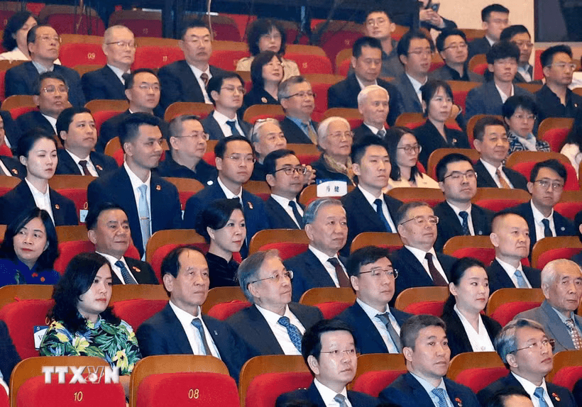 tong-bi-thu-du-chuong-trinh-nghe-thuat.png
