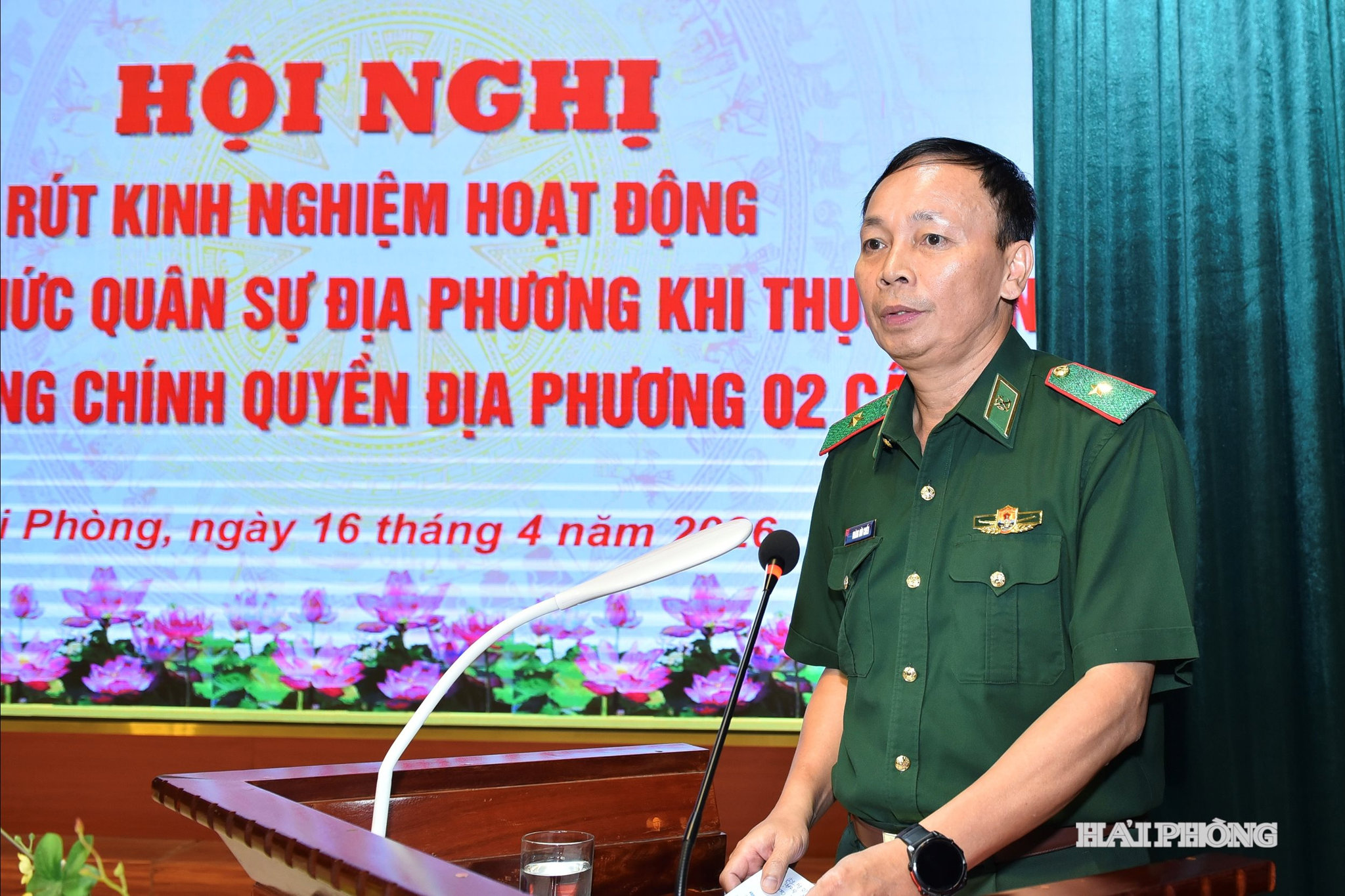 Thiếu tướng Hoàng Hữu Chiến, Phó Tư lệnh, Tham mưu trưởng Bộ đội Biên Phòng phát biểu tại hội nghị.