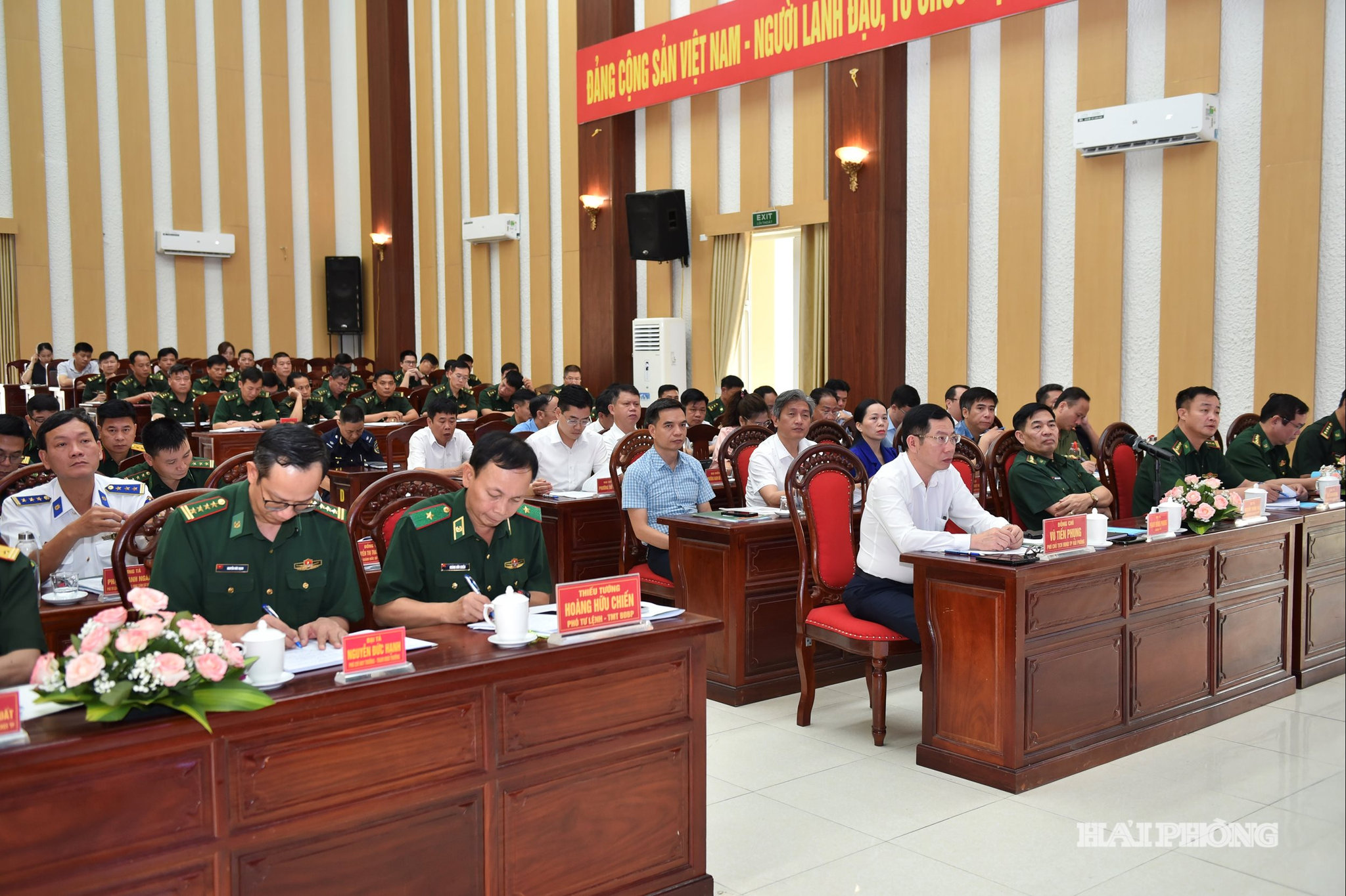 Các đại biểu dự hội nghị.