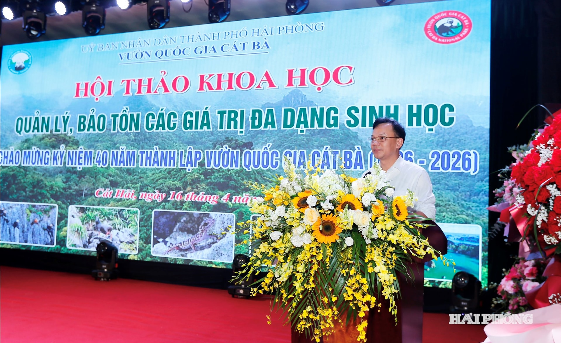 Đồng chí Nguyễn Văn Thịu, Giám đốc Vườn Quốc gia Cát Bà phát biểu đề dẫn hội thảo.