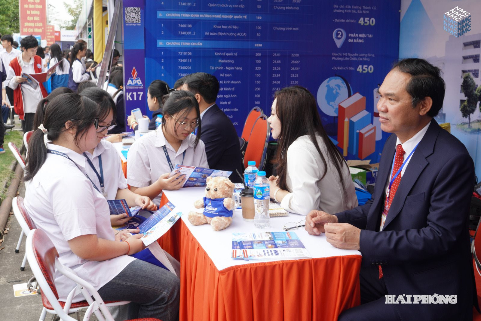 Các trường tư vấn tuyển sinh hướng nghiệp tại Trường THPT Chuyên Nguyễn Trãi