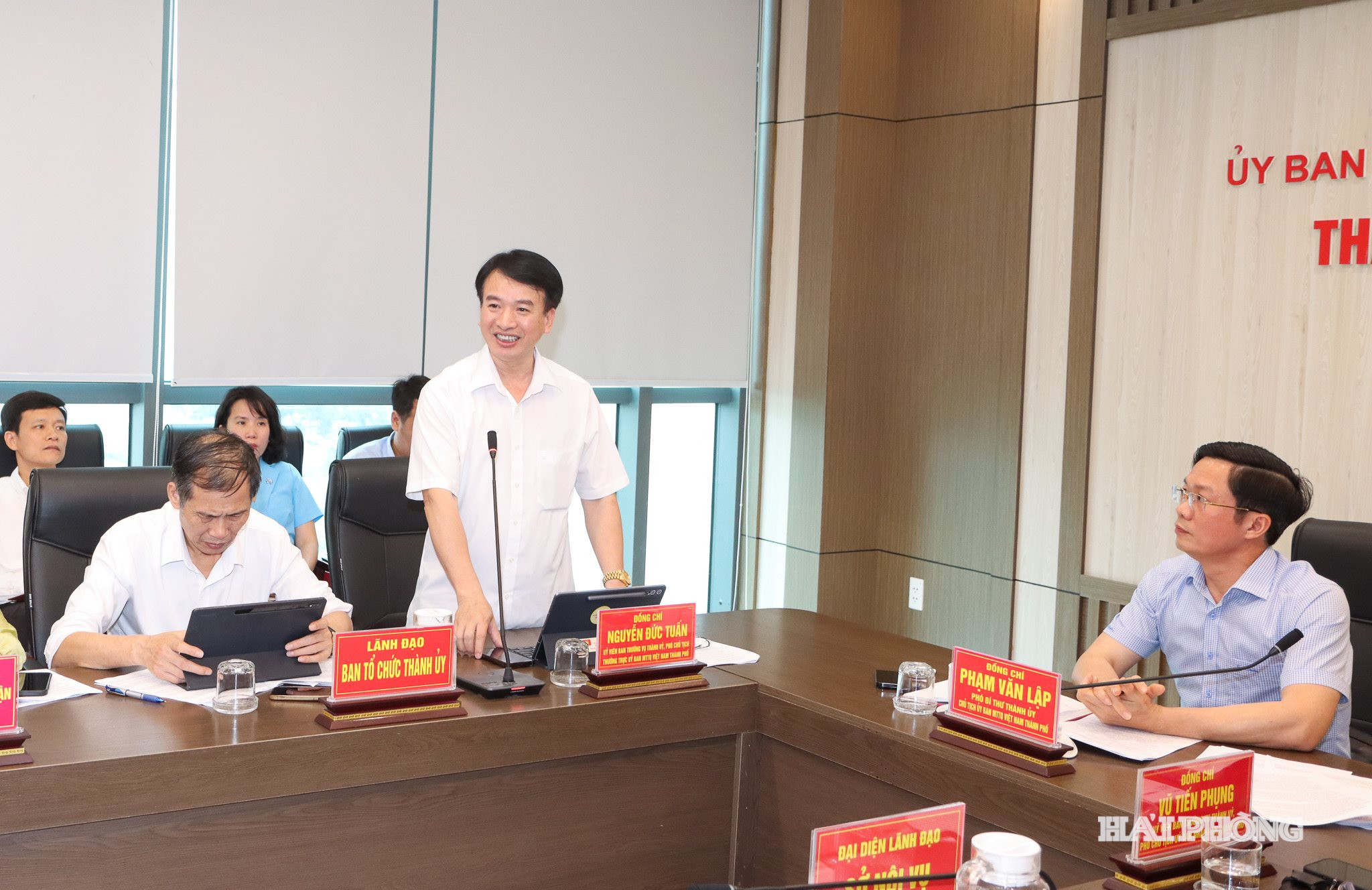 Đồng chí Nguyễn Đức Tuấn, Uỷ viên Ban Thường vụ Thành uỷ, phó chủ tịch Thường trực Uỷ ban MTTQ Việt Nam thành phố phát biểu